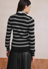 Next PIE COLLAR STRIPE - Džemper - black grey