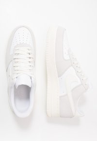 Nike Sportswear NIKE AIR FORCE 1 LV8 - Joggesko - white/sail/platinum tint