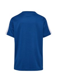 T-shirt de sport bleu à manches courtes avec des rayures blanches sur les côtés des manches, vu de dos, design uni, encolure ronde.
