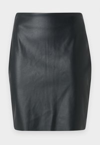 Mini-jupe taille haute en cuir synthétique noir, avec une surface lisse légèrement texturée et une coupe droite cintrée.