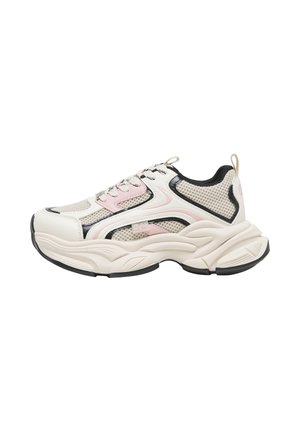 Klobiger weißer Sneaker mit rosa und schwarzen Akzenten, Obermaterial aus Mesh, dicker strukturierter Sohle und Schnürdesign.