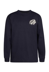 T-shirt di cotone a maniche lunghe color navy con stampa grafica bianca sul petto e colletto a girocollo a coste. Vestibilità standard con orlo dritto.