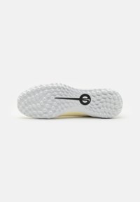 Nike Performance TIEMPO LEGEND 10 ACADEMY TF - Turf football boots - lemonade/black/metallic gold coin