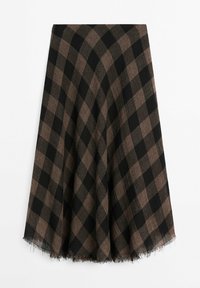 Jupe à carreaux marron et noir en tissu doux, dotée d'une coupe évasée et d'un ourlet effiloché en bas.