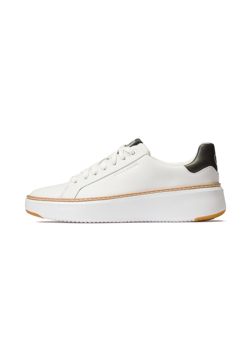 Weiße Ledersneaker mit einem schwarzen Fersenakzent, runder Zehenform und einer strukturierten, leichten Sohle. Verfügt über weiße Schnürsenkel und genähte Details.