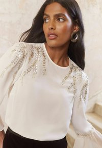 Love & Roses EMBELLISHED CREW NECK FLUTE SLEEVE PETITE - Blúz - ivory white