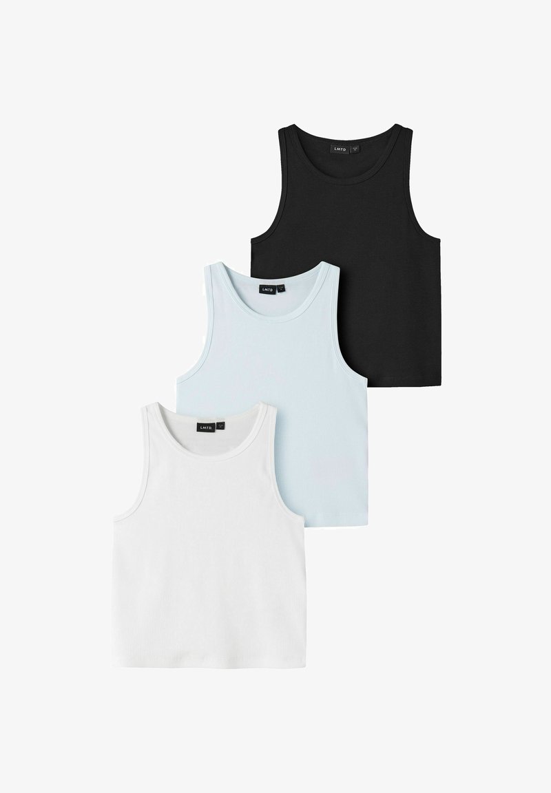 Ensemble de trois débardeurs à côtes en noir, bleu clair et blanc, disposés en chevauchement sur un fond blanc.