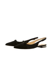 Sorte ruskind slingback-sko med spidse tæer, prydet med en sløjfe og en lav blokhælhæl. Tekstureret materiale med en glat inderside.
