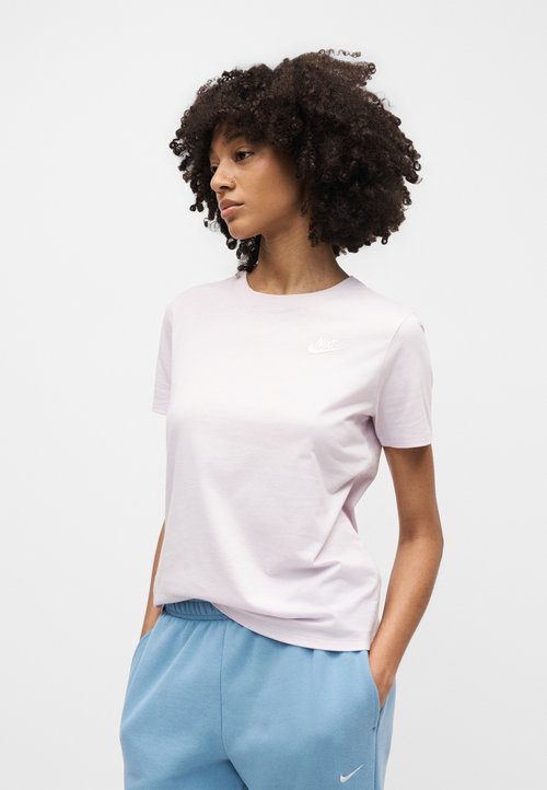 Nike T-Shirt 'Club Essential' — foto 4