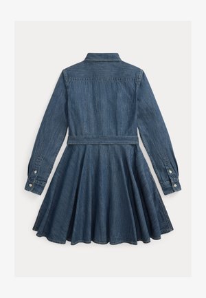 Denimkjole med lange ermer, knappedetaljer ved ermene, figursydd overdel og utsvingt skjørt. Har krage og knytet midje i matchende stoff.