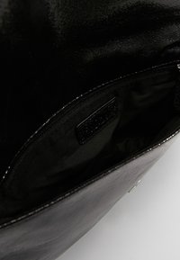 s.Oliver Borsa a tracolla - black
