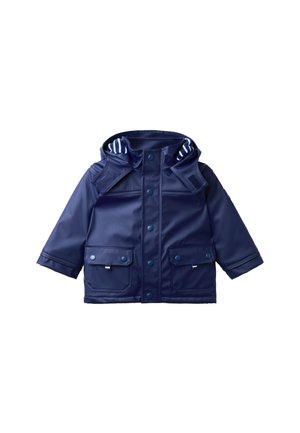 Imperméable bleu marine pour tout-petit avec capuche, boutons pression à l'avant, deux poches avant à rabat et doublure intérieure rayée dans la capuche.