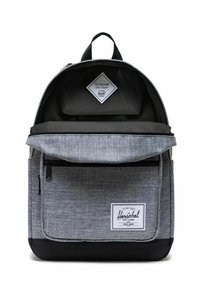 Sac à dos en tissu gris avec accents noirs. Comprend une poche avant zippée, une étiquette en forme de diamant à l'intérieur et une finition texturée. Bretelles réglables.