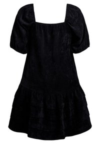 Schwarzes Samtkleid mit quadratischem Ausschnitt, kurzen Puffärmeln und einem gestuften Rüschensaum. Weiche Textur und fließende Form.