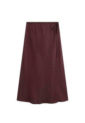 Mørk bordeaux nederdel med slå-om design og bindebånd i siden, A-formet silhuet og glat stof, vist på hvid baggrund.