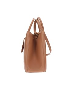 Borsa a mano in pelle marrone con design strutturato, chiusura con zip e due manici corti. Caratterizzata da una tracolla removibile e dettagli in metallo dorato.