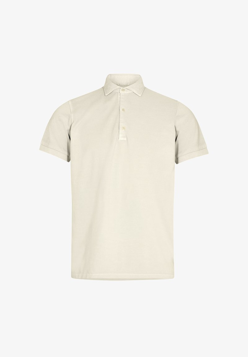 Camisa polo, color beige claro, material de algodón, mangas cortas, cuello clásico, tapeta de tres botones, textura suave, sin patrones ni acentos.