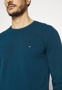 Tommy Hilfiger STRETCH SLIM FIT - Camisola de manga comprida - dark lakeside