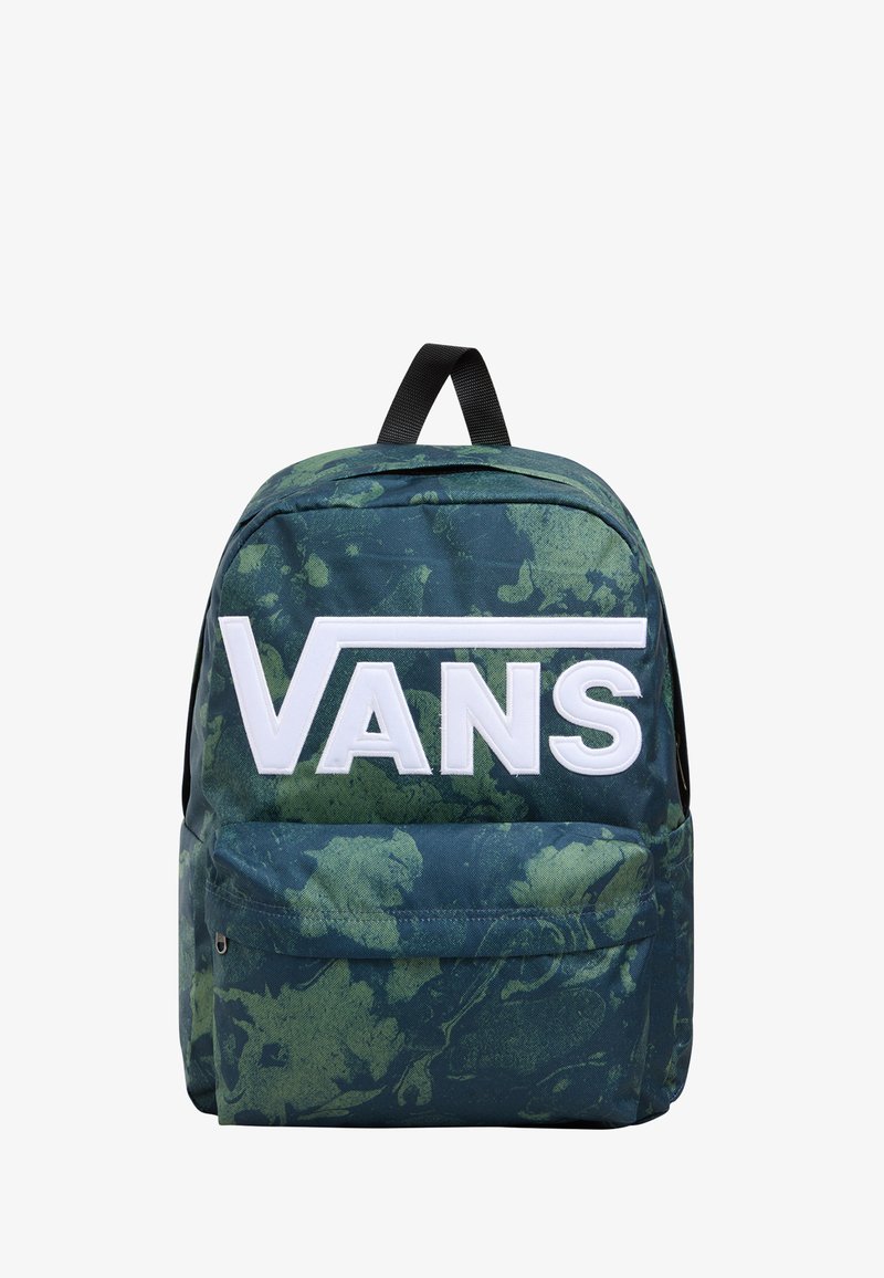 Vans ryggsäck i mörkgrön med en strukturerad mönster. Har stor vit logotyp, dubbla svarta remmar och en framficka med dragkedja.