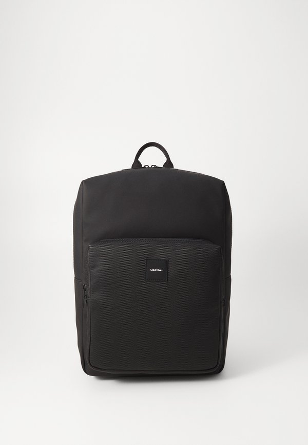 ESSENTIAL SQUARED - Rucksack