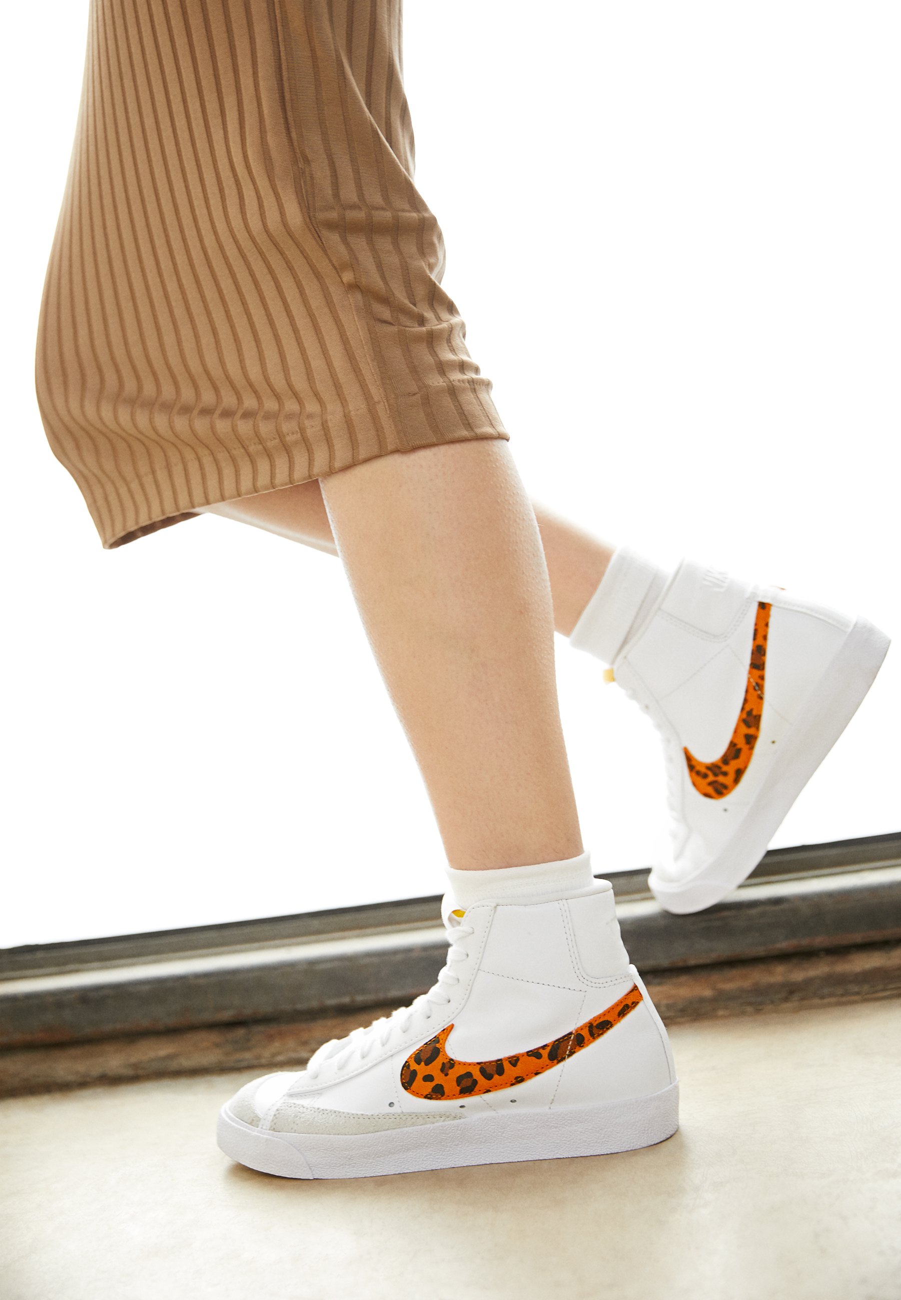 nike nike blazer mid