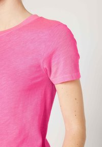 American Vintage SONOMA - Paprasti marškinėliai - pink acide fluo