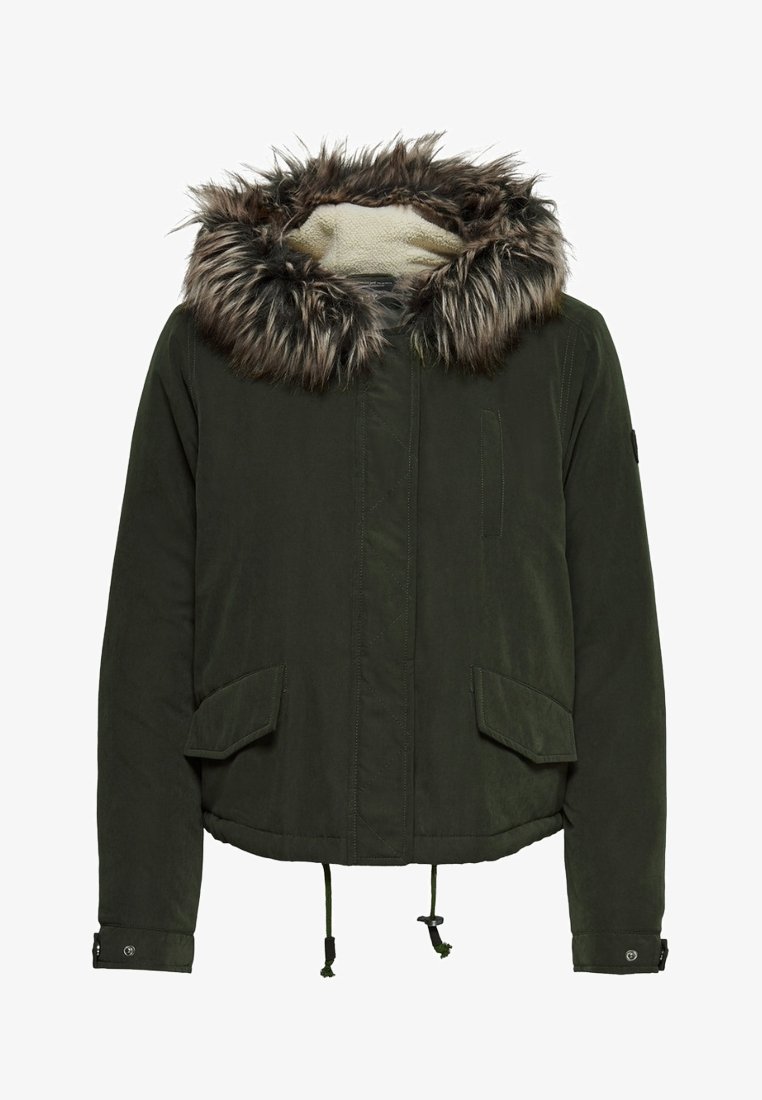 Veste matelassée verte avec capuche bordée de fourrure, poches avant à rabat, cordons réglables à l'ourlet et poignets boutonnés.