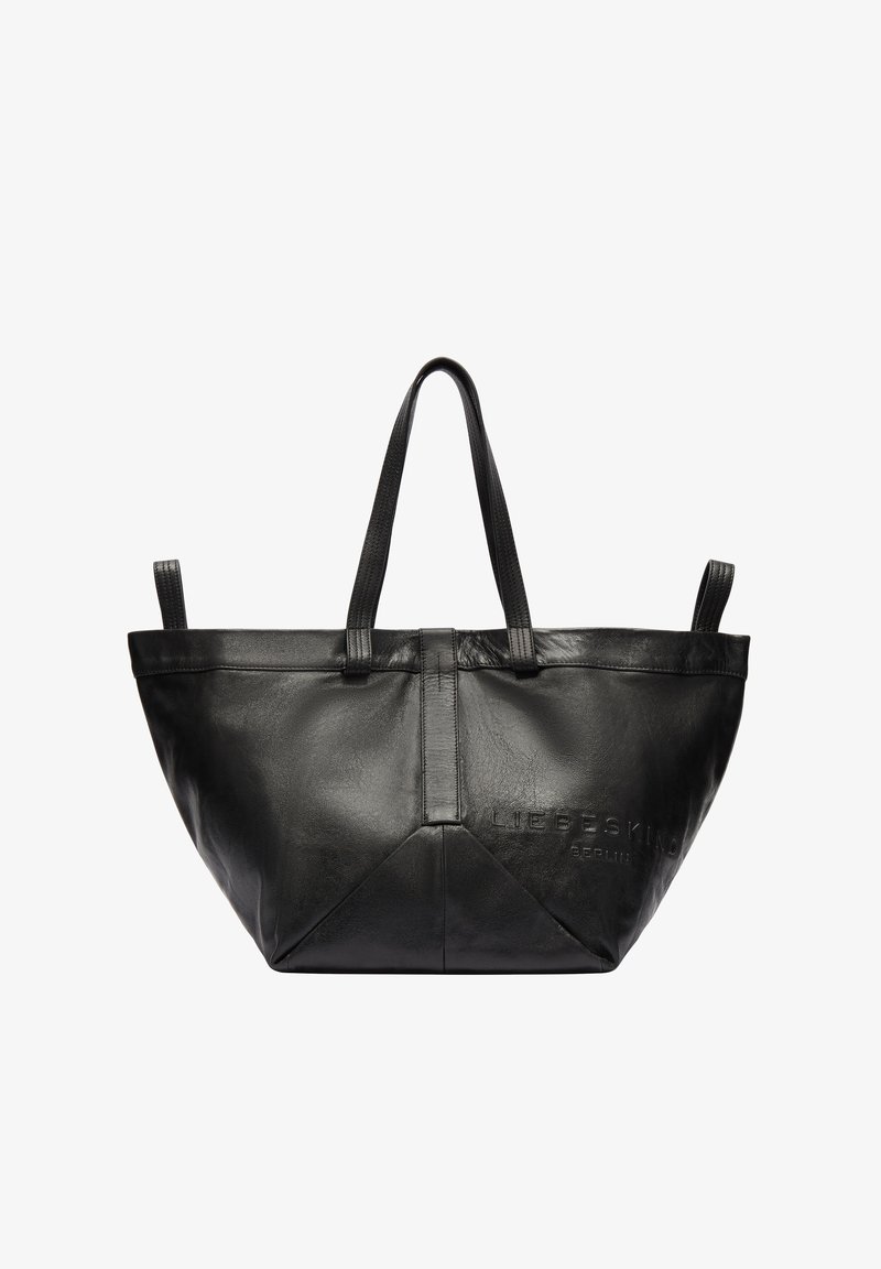 Czarna skórzana torba typu tote z dwoma górnymi uchwytami, teksturowaną powierzchnią i wyszywanymi detalami. Posiada wytłoczone logo z przodu.
