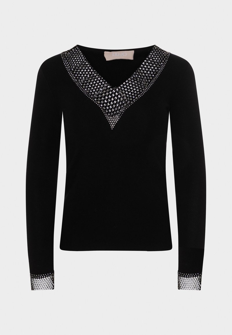 Pull noir à manches longues avec décolleté en V, orné de bijoux argentés sur le col et les poignets.