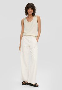 s.Oliver MIT HÄKELSPITZEN-DETAILS - Top - beige