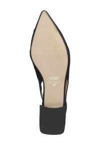 Zwarte spitse pump met een blokhak, voorzien van een gestructureerde zool en een zachte stoffen bovenkant. Gemarkeerd met "Made in Italy" en maat 37 aan de binnenkant.