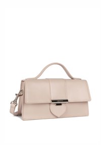 Borsa a tracolla in pelle beige, dalla forma rettangolare strutturata, con manico superiore, chiusura a patta magnetica e tracolla regolabile. Accessori in metallo argentato.