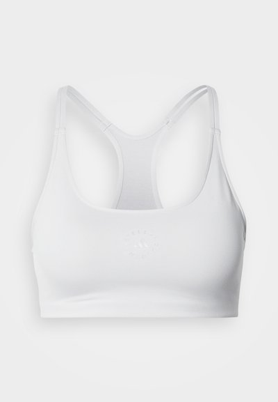Λευκό αθλητικό σουτιέν με λεία υφή, με στρογγυλό ανάγλυφο λογότυπο στο κέντρο και ρυθμιζόμενα τιράντες τύπου racerback.