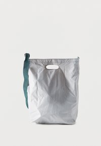 Nevybrané, summit smoke