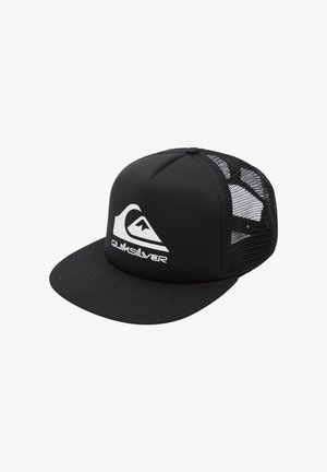 Gorra negra con una parte delantera sólida, lados de malla y visera plana. Presenta un logo blanco de Quiksilver en el panel frontal. Tejido duradero.