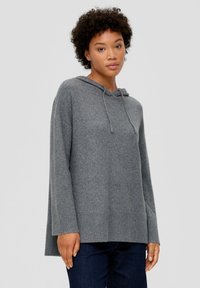 s.Oliver MIT VERLÄNGERTEM RÜCKENSAUM - Kapuzenpullover - graphit