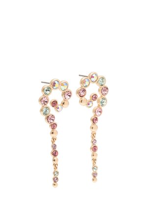 Pendientes en tono dorado con diseño en espiral y piedras preciosas redondas en rosa, verde y tono iridiscente, con una cadena colgante de piedras multicolores más pequeñas.