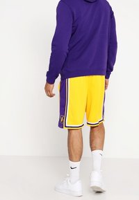 Nike Performance Träningsshorts - yellow