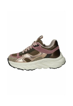Chunky sneaker met roze, brons en olijfkleurig mesh en suède bovenwerk, witte dikke zool en vetersluiting, van opzij gezien.