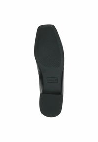 Suela de zapato negra con textura de agarre de goma, forma redondeada, tacón ligero y logo en relieve. Talla 37 indicada.