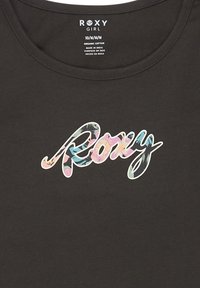 Svart t-shirt i ekologisk bomull med en färgglad "Roxy"-logotyp i retrostil. Rund halsringning och mjukt material.