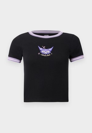 Black short-sleeve t-shirt with a fitted design, featuring lilac accents on the sleeves and neckline, and a graphic of a cat with a crescent moon.