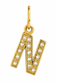 Colgante en forma de letra "N" dorada adornada con rhinestones transparentes, con una superficie texturizada y un pequeño lazo para su sujeción.