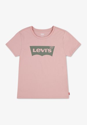 T-shirt rose à manches courtes avec logo Levi's vert centré sur la poitrine et petite étiquette rouge Levi's sur la couture latérale.