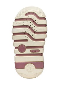 Semelle de chaussure crème avec des accents roses. Présente un design ondulé, une surface texturée et des trous de ventilation. Marque : "GEOX" et "SOFTLY CUSHIONED 19."