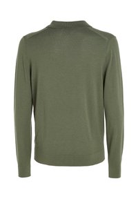 Olivgrüner Pullover mit langen Ärmeln, geripptem Kragen und Bündchen, weicher Textur, schlichtem Design, seitlichen Schlitzen am Saum.