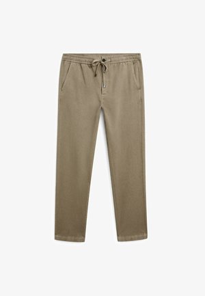 Beige trekbroek met elastische taille, twee zijzakken en een enkele knoopdetail. Voorzien van een soepele, lichtgewicht stoftextuur.