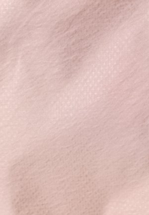 Tissu rose clair avec des motifs texturés subtils et une surface douce légèrement froissée.