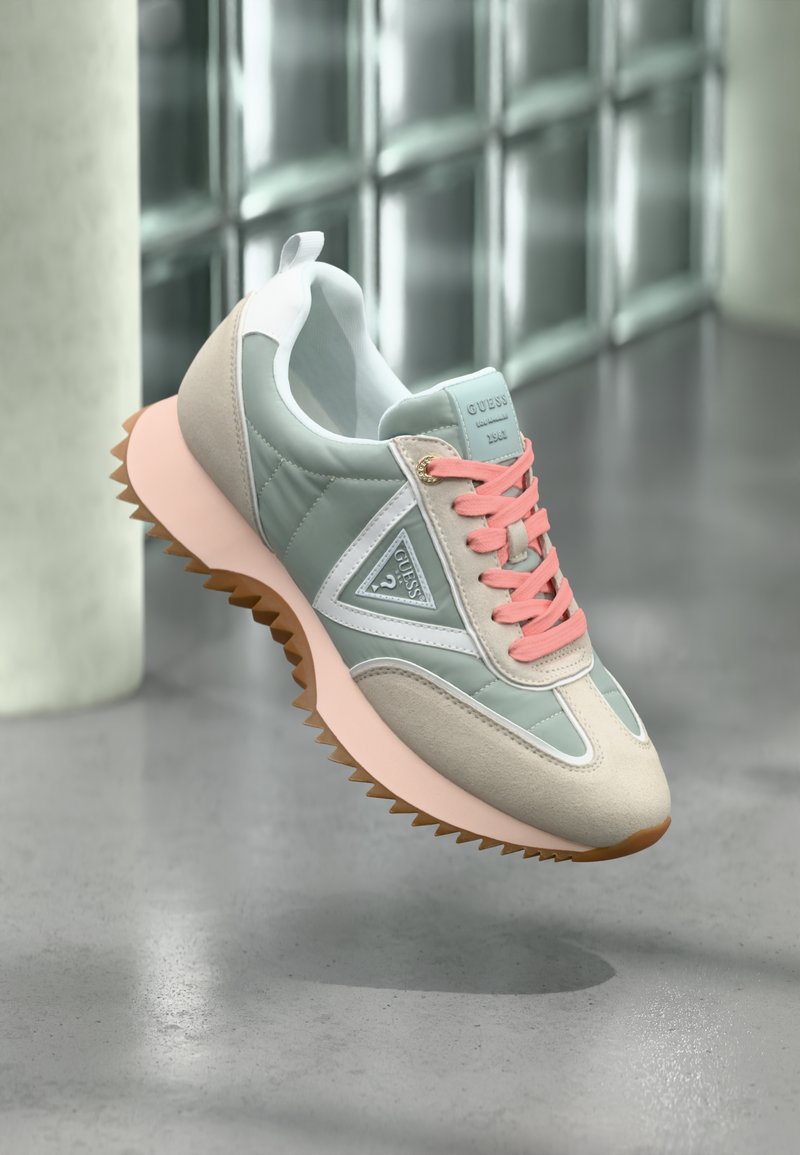 Sneakeritel on piparmündiroheline ja beež ülemine osa, pastellroosad paelad, valged aktsendid ning beež kummitald, millel on siksakmuster.