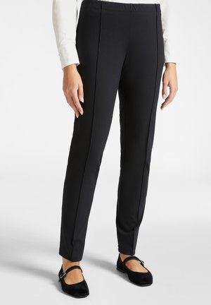 - Spodnie materiałowe